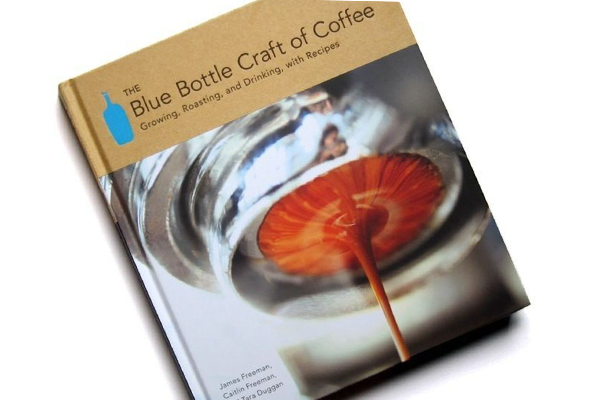 هنر درست کردن قهوه به سبک بلو باتل (Blue Buttle): کشت، رست و نوشیدن به همراه دستورهای تهیه (2012) نوشته جیمز فریمن (James Freeman)، کیتلین فریمن (Caitlin Freeman) و تارا داگن (Tara Duggan)
